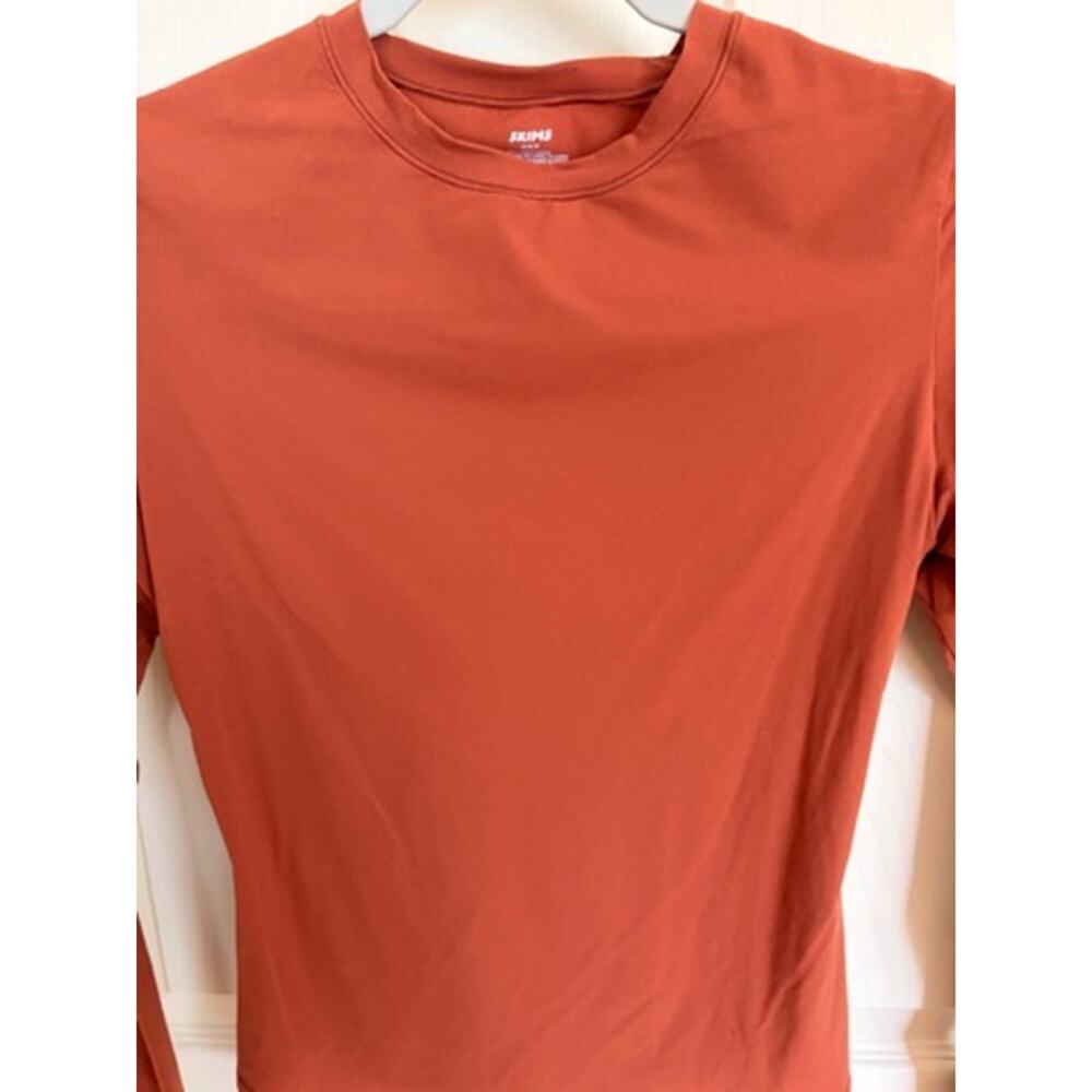 SKIMS Fits Everybody Long Sleeve T-Shirt Rust M - Picture 5 of 5